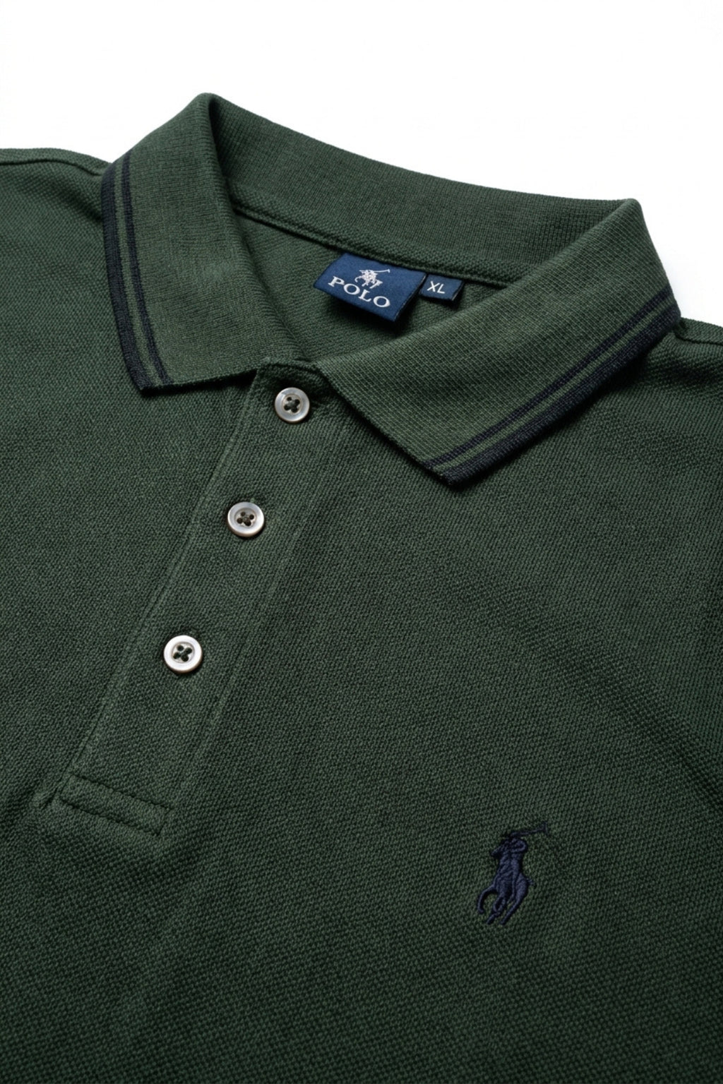 Close-up detail of Eliteez Piqué Polo Rider Forest Green embroidered logo